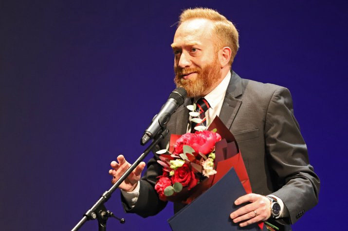 Directorul Teatrului de Stat Constanța, Erwin Șimșensohn, a câștigat premiul la categoria Teatru în cadrul Galei Premiilor Radio România Cultural 2024