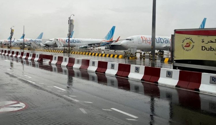 Tineri români blocați pe aeroportul din Dubai, aduși în țară cu aeronava în care va reveni premierul Marcel Ciolacu din vizita în Emirate
