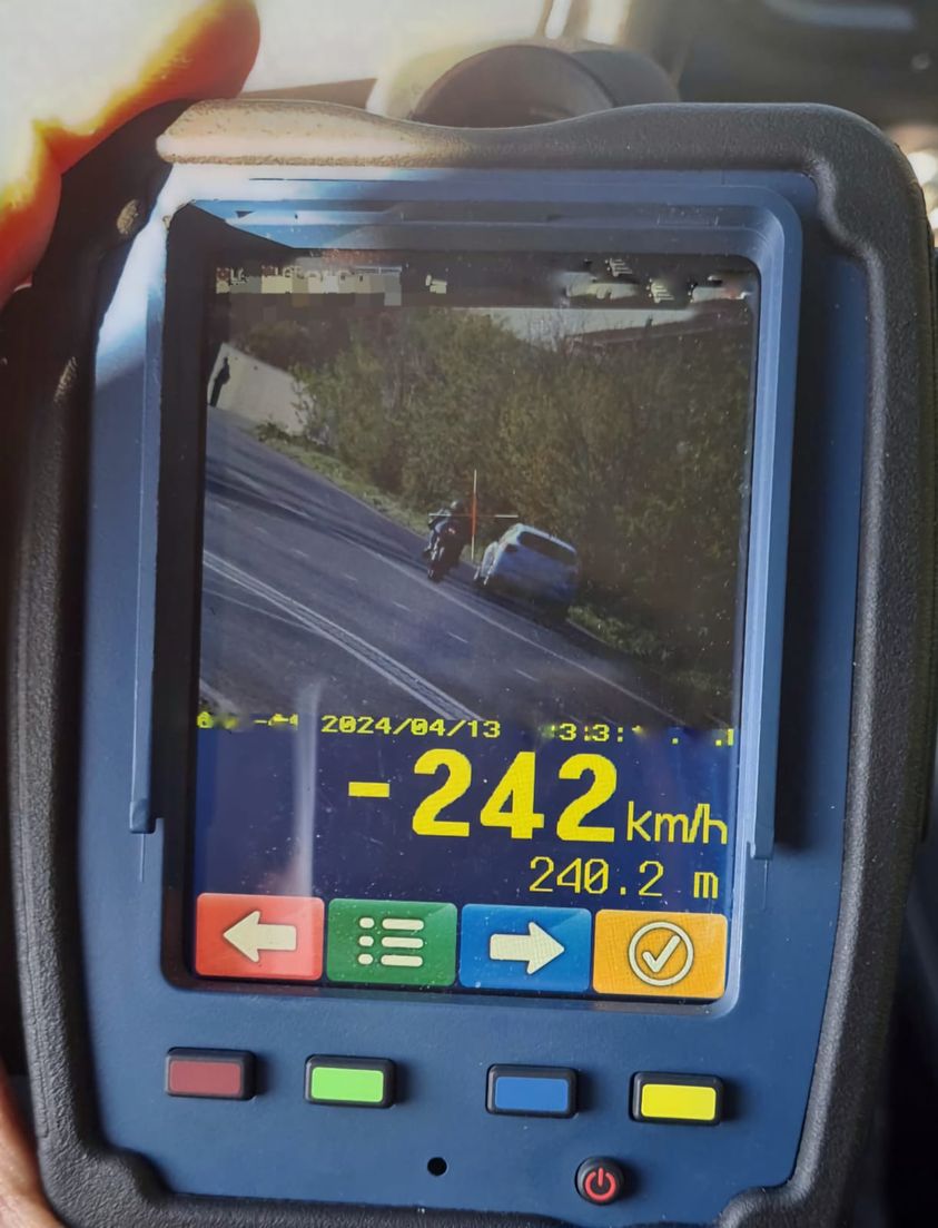 CONSTANȚA: Permis suspendat 4 luni și amendă de 3.300 de lei, pentru motociclistul prins gonind cu 242 de km/h