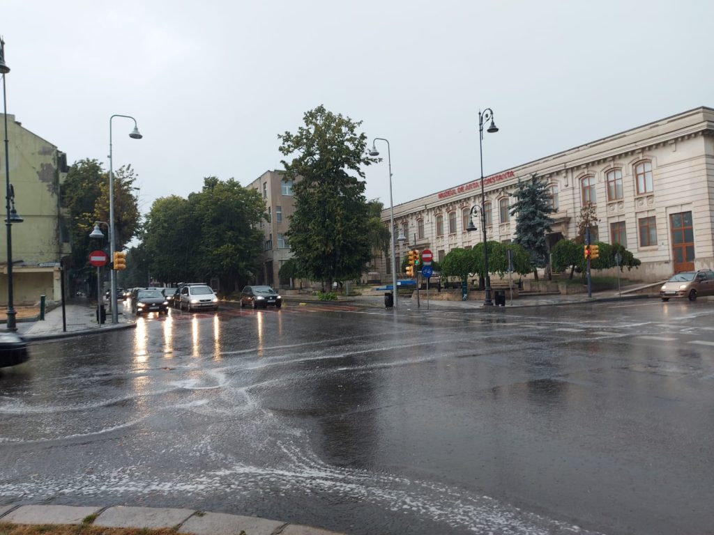 Vreme închisă și cu precipitații în Dobrogea și pe litoral