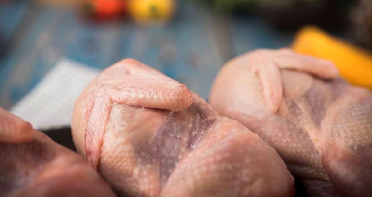 Carne de pui cu Salmonella. ANPC a aplicat amenzi de 45.000 de lei