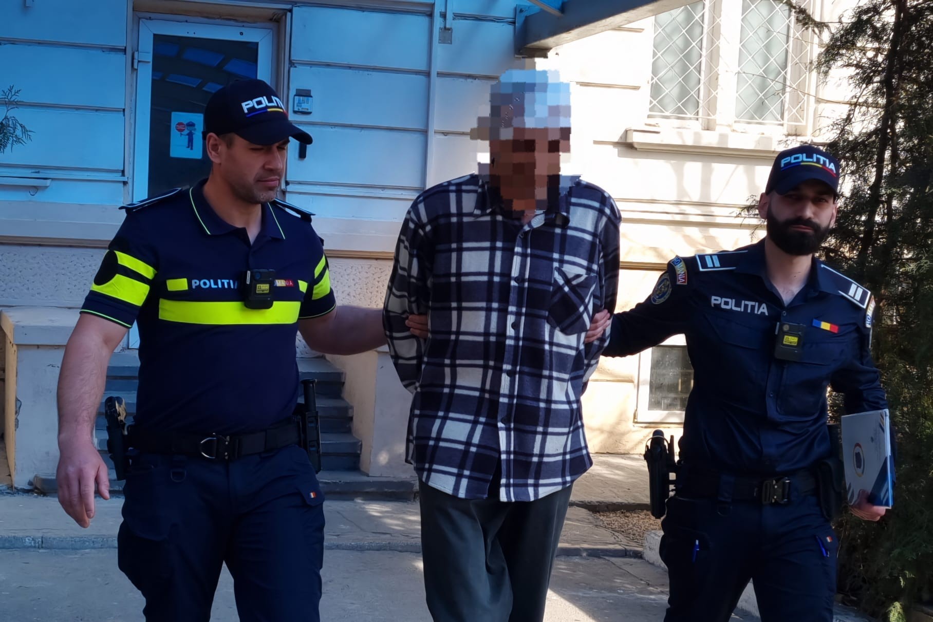 Șoferul băut care a lovit cu mașina doi copii, ieri, în localitatea Arsa, a fost reținut