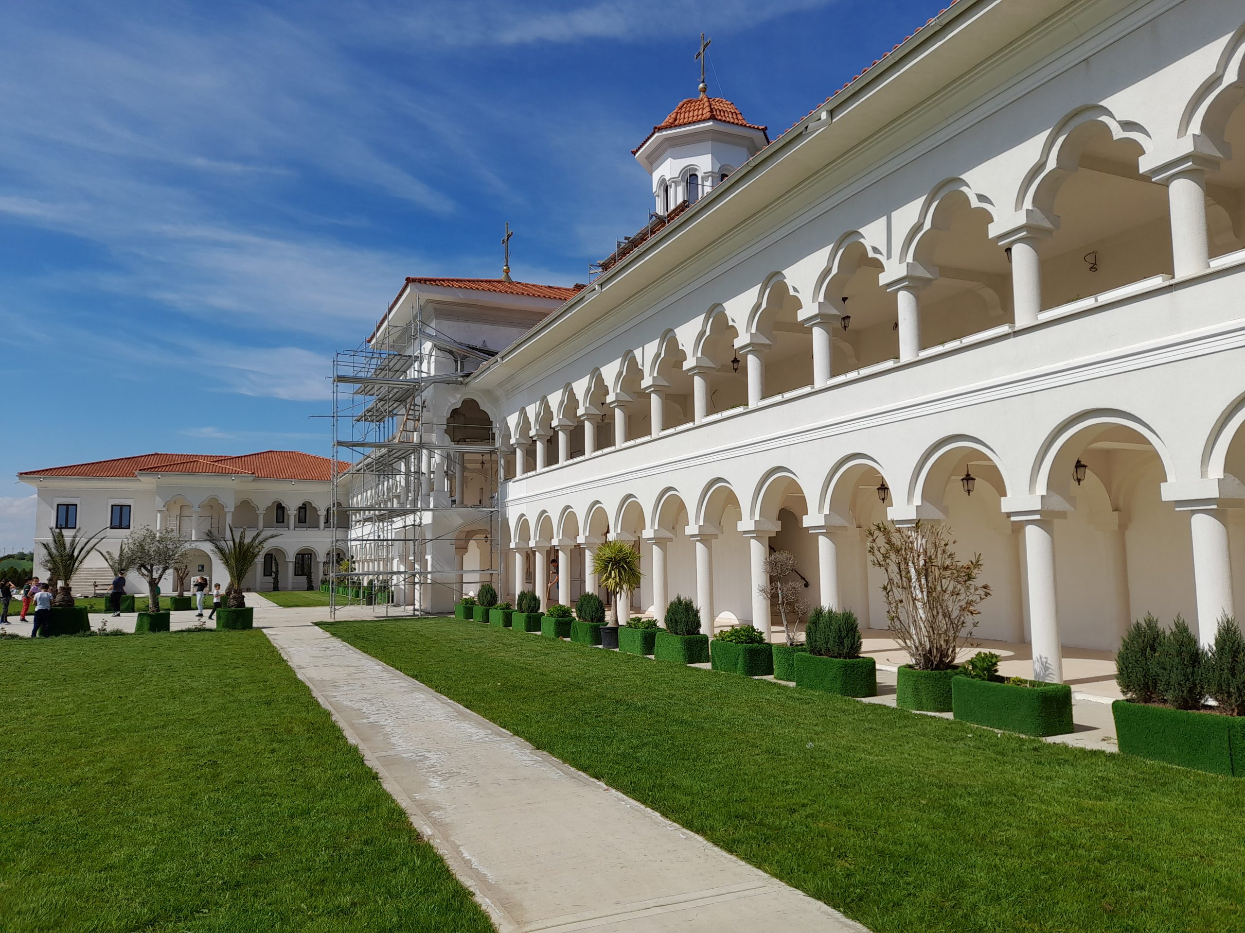 AUDIO: Mânăstirea Văcăreștii Noi din comuna Lumina – strălucirea Dumnezeiască a celor aflaţi în chinurile prigoanelor anti-creştine
