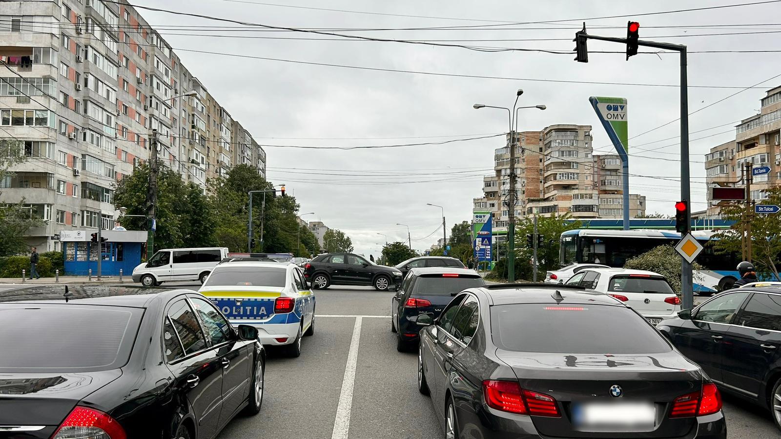 Semafoarele din intersecția bulevardului Tomis cu strada Tulcea sunt funcţionale