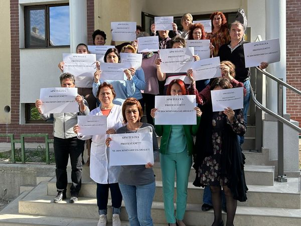 TULCEA: Angajații din Agenția pentru Protecția Mediului și-au întrerupt astăzi programul de lucru