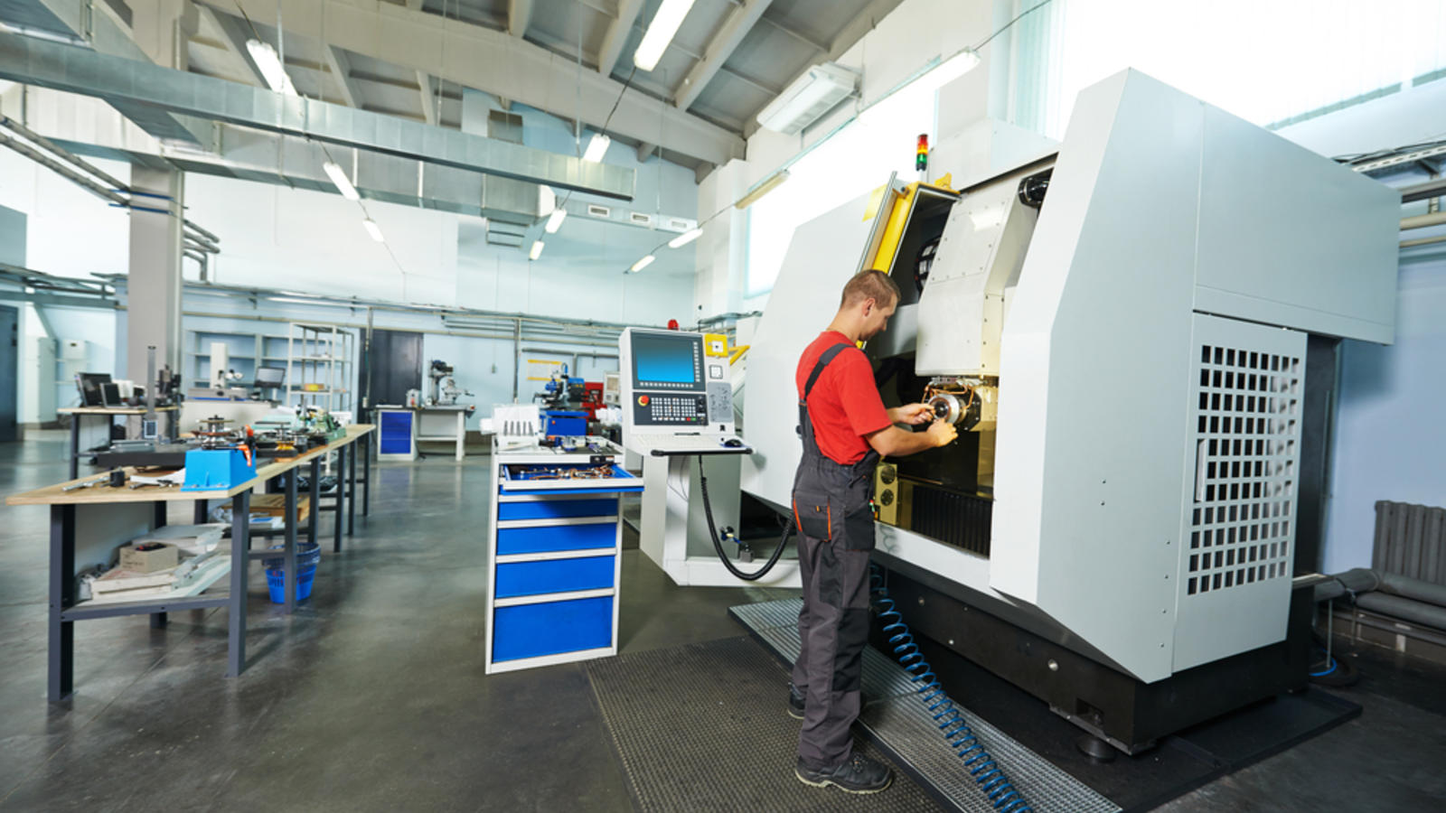 TULCEA: Cursuri gratuite pentru meseria de operator CNC