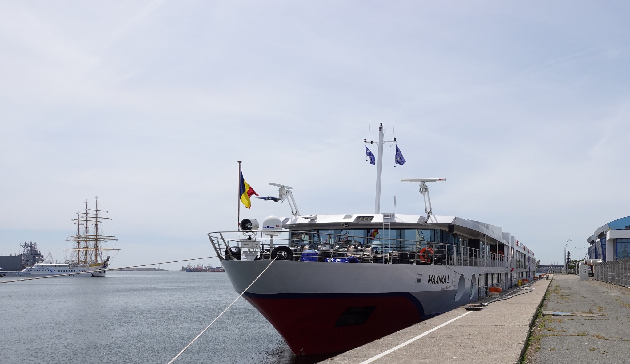 Nava fluvială de croaziere Maxima I a ajuns în Portul Constanţa