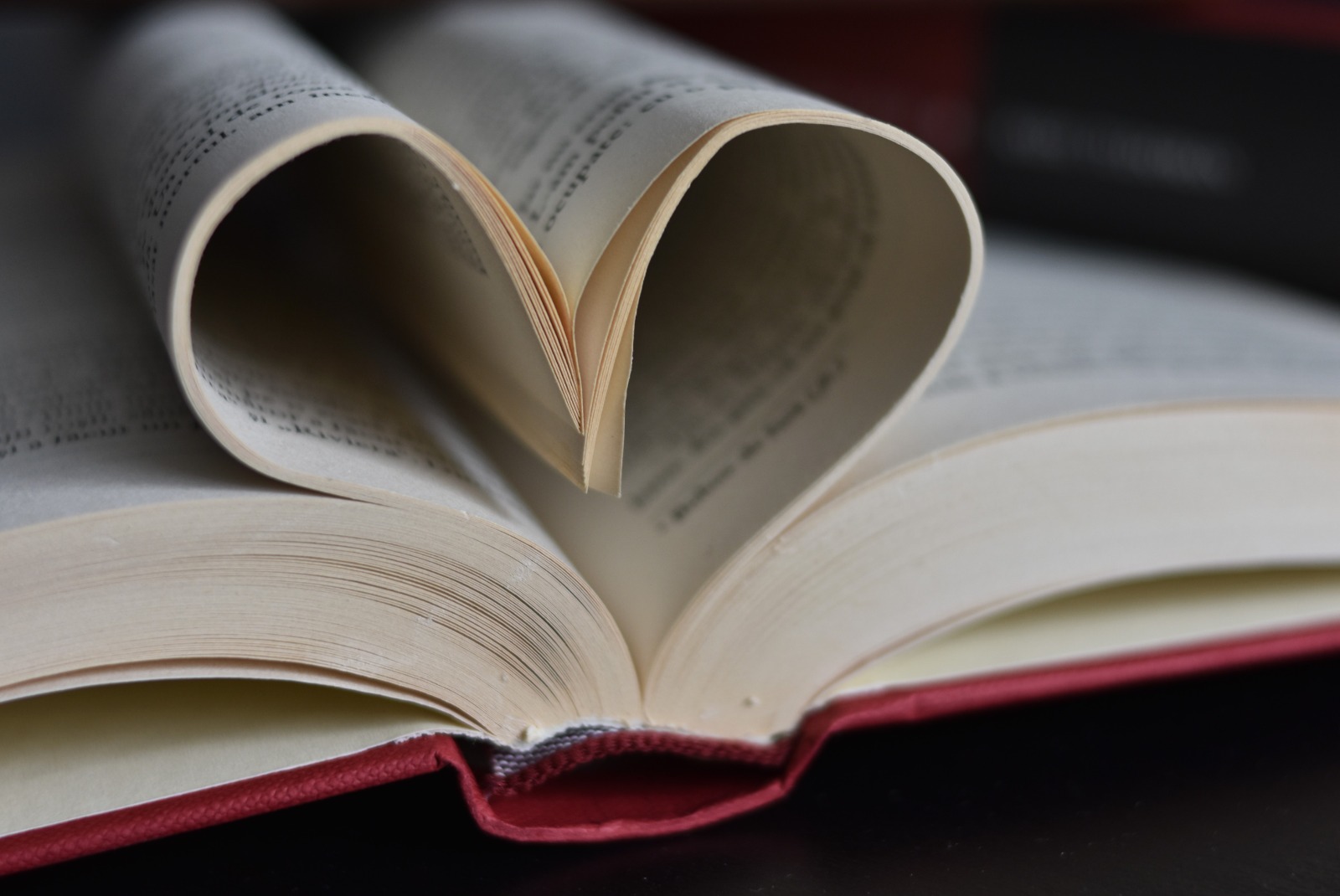 AUDIO | Biblioteca Județeană Constanța îi așteaptă pe cititori cu volume noi, proaspăt cumpărate