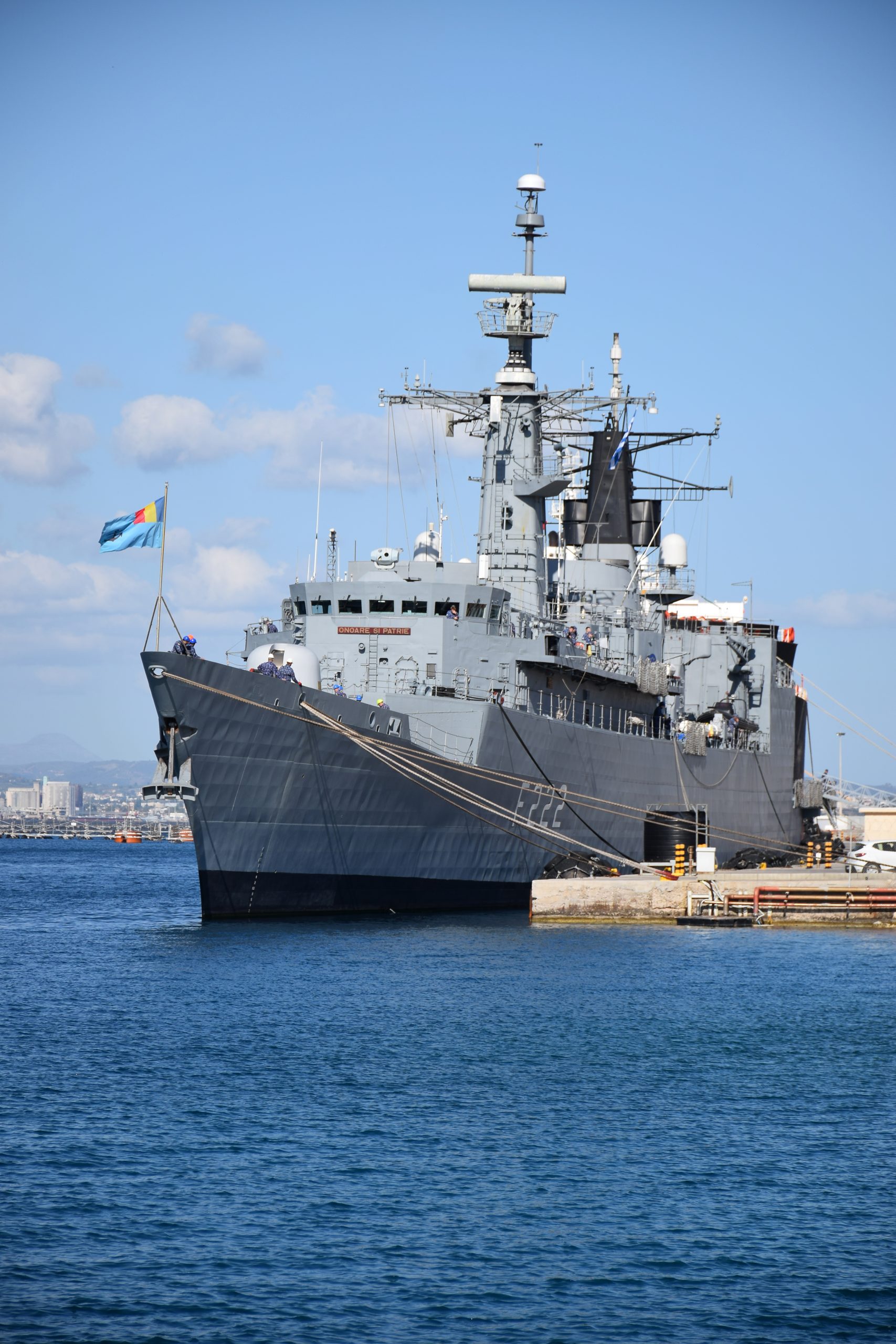 Fregata „Regina Maria”, parte a Operației EUNAVFOR MED „IRINI”, a acostat ieri, în Baza Navală din Souda, Insula Creta