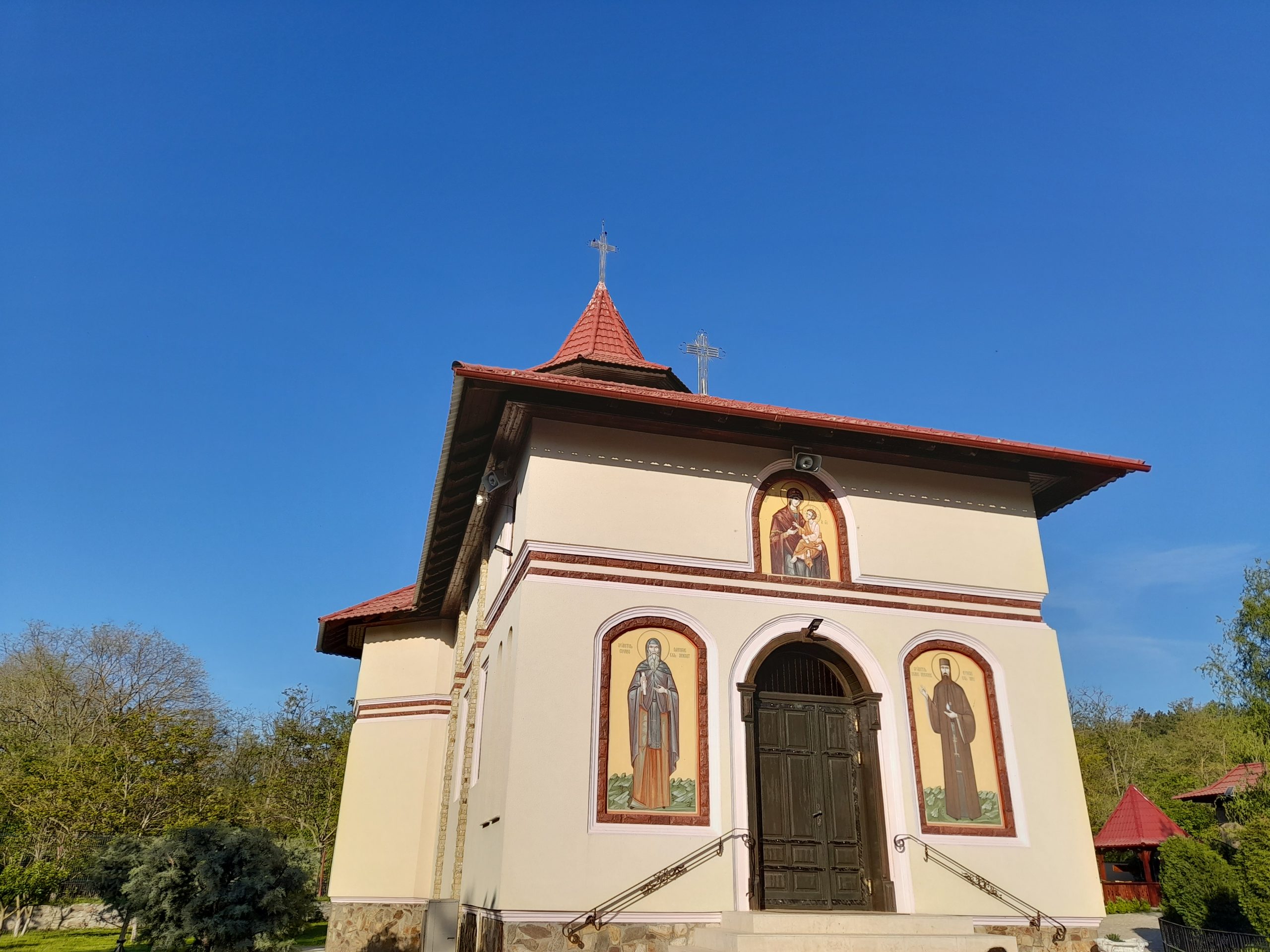 AUDIO: Este Vinerea Mare, Ziua Jertfei supreme. Fiul lui Dumnezeu este răstignit pe Golgota