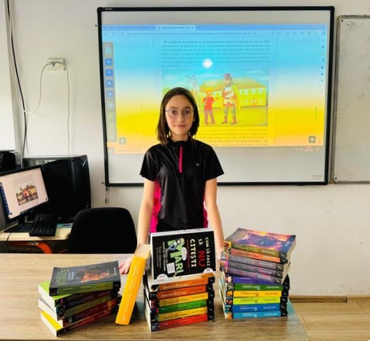 Record la lectură! O elevă de clasa a V-a din Constanța a citit peste 20 de cărți în ultimele săptămâni!