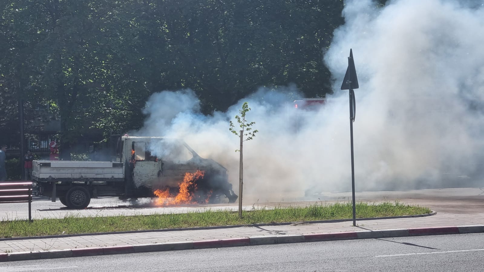 VIDEO/CONSTANȚA: Camionetă distrusă de flăcări
