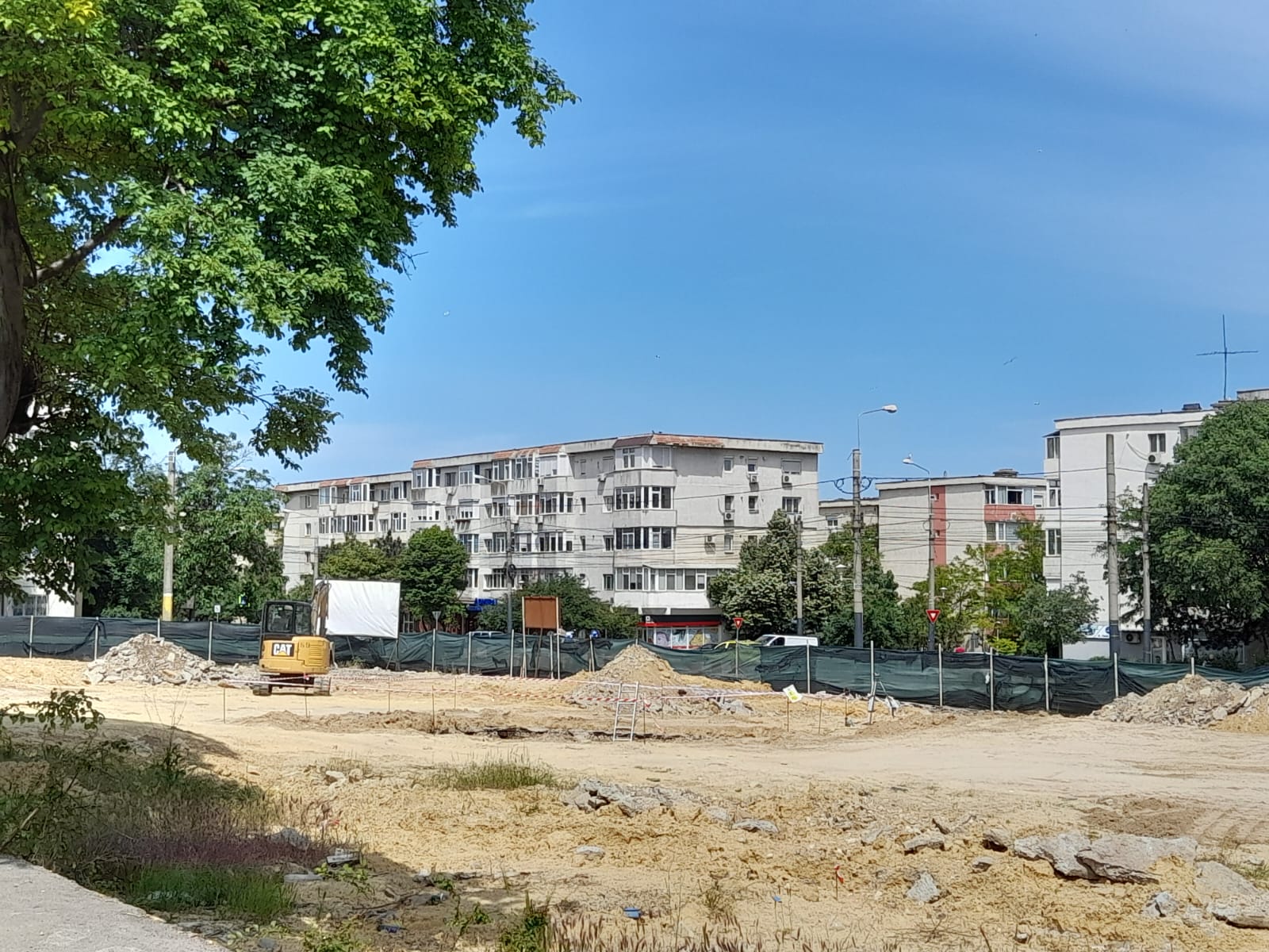 Au început lucrările pe locul fostelor galerii Soveja din Constanța