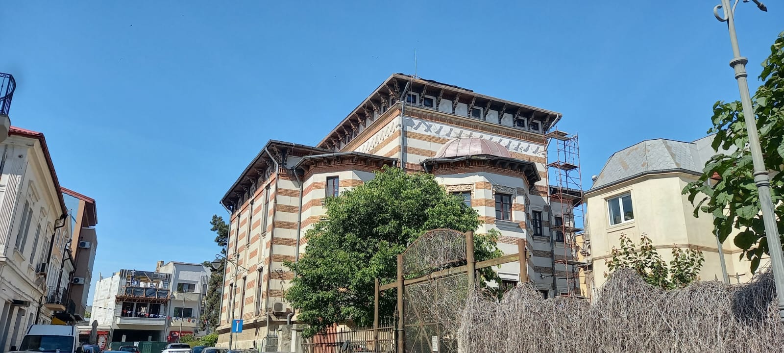 Mai multe săli de expoziţie de la Muzeul de Artă Populară din Constanţa sunt închise publicului