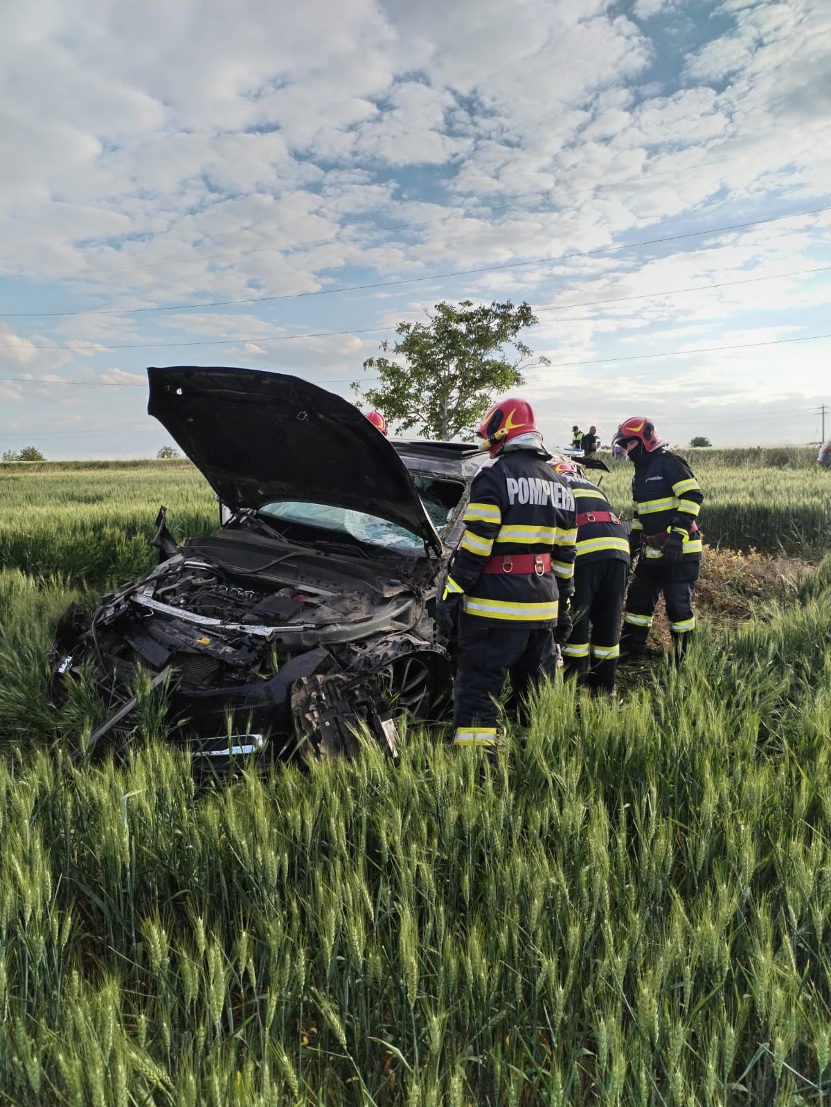TULCEA: Accident rutier pe DN 22 – un șofer a pierdut controlul volanului și a ieșit cu mașina în câmp