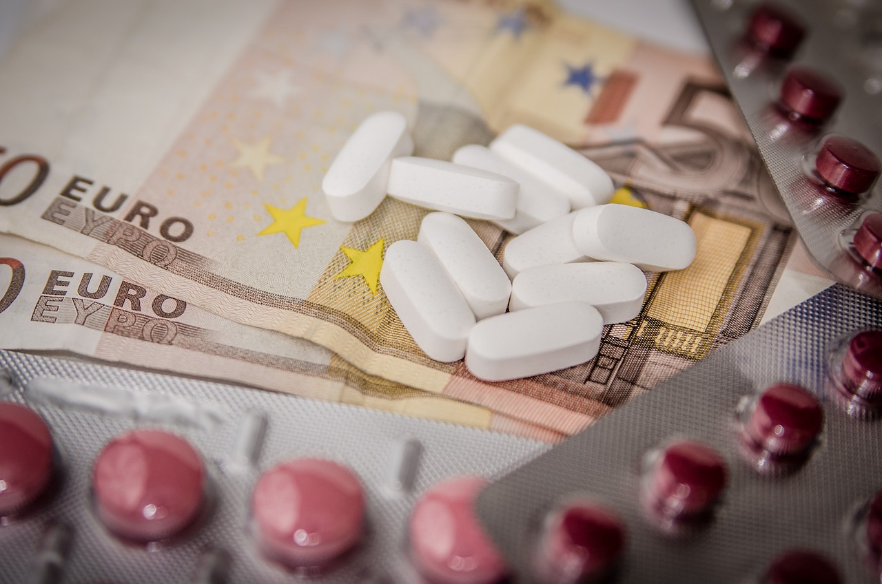 Asistentă, medici și farmaciști, reținuți în cazul rețetelor falsificate de medicamente pentru diabet