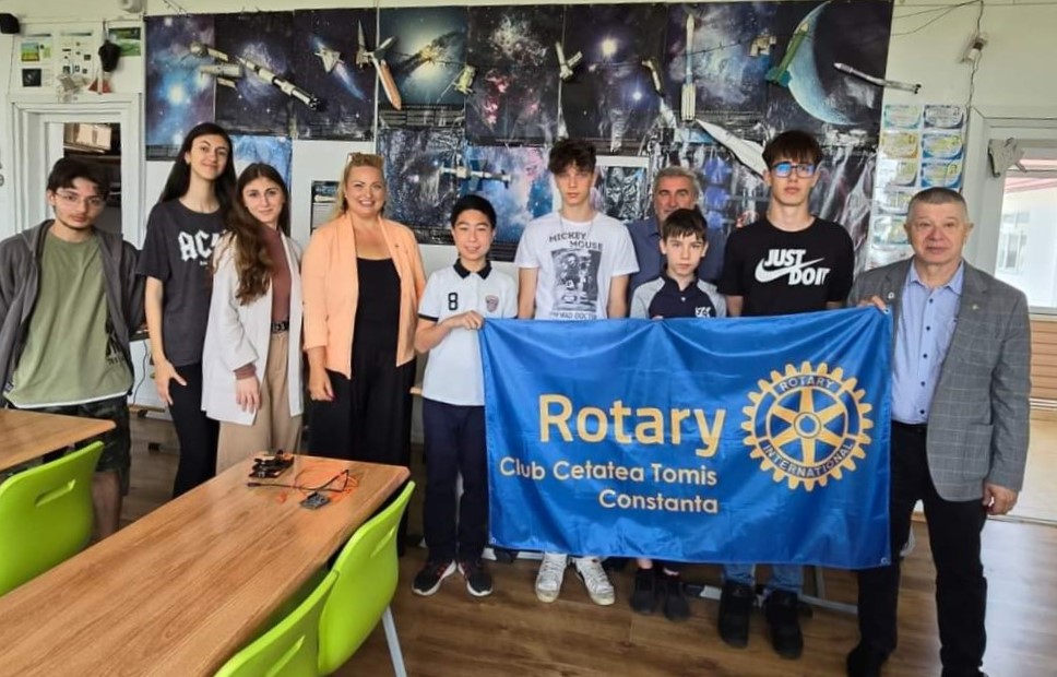 Clubul Rotary „Cetatea Tomis” Constanța sprijină Clubul de robotică al Liceului Teoretic „Carmen Sylva” din Eforie Sud