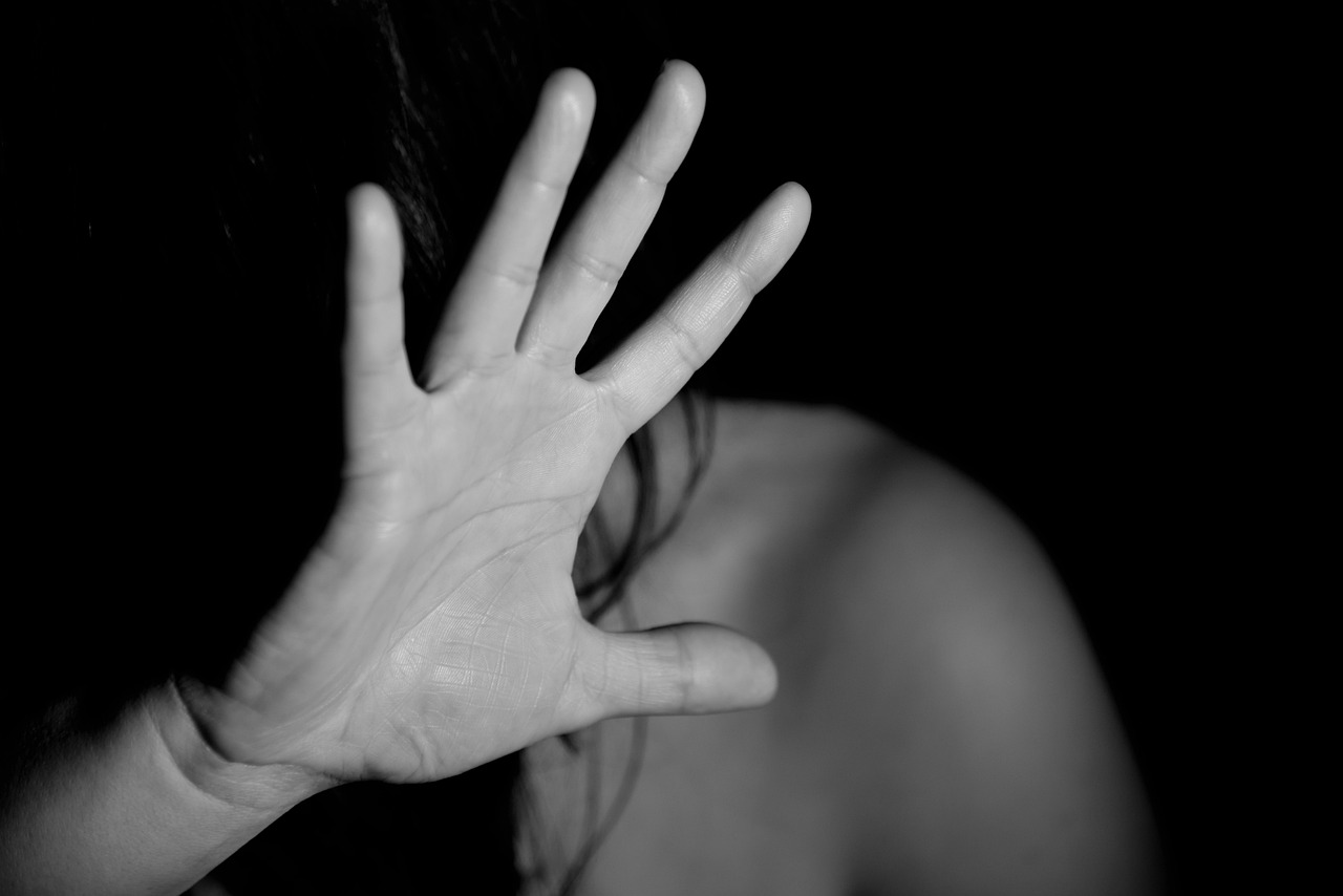 AUDIO | Un proiect de lege prevede servicii de consiliere psihologică gratuită pentru victimele violenței domestice