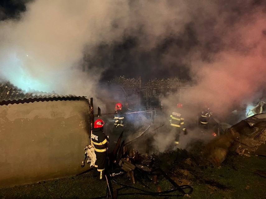 TULCEA/FOTO: Un bărbat a murit într-un incendiu violent
