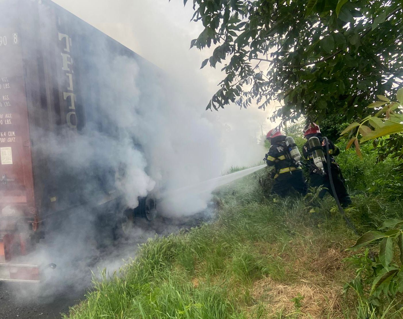 TULCEA: Autotren în flăcări, pe DN 22, în apropiere de Niculițel