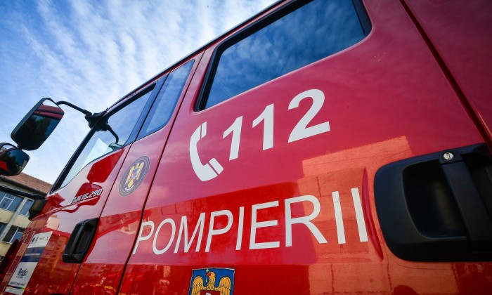 CONSTANȚA: Incendiu într-un apartament de pe Aleea Violetelor. Două persoane au avut nevoie îngrijiri medicale