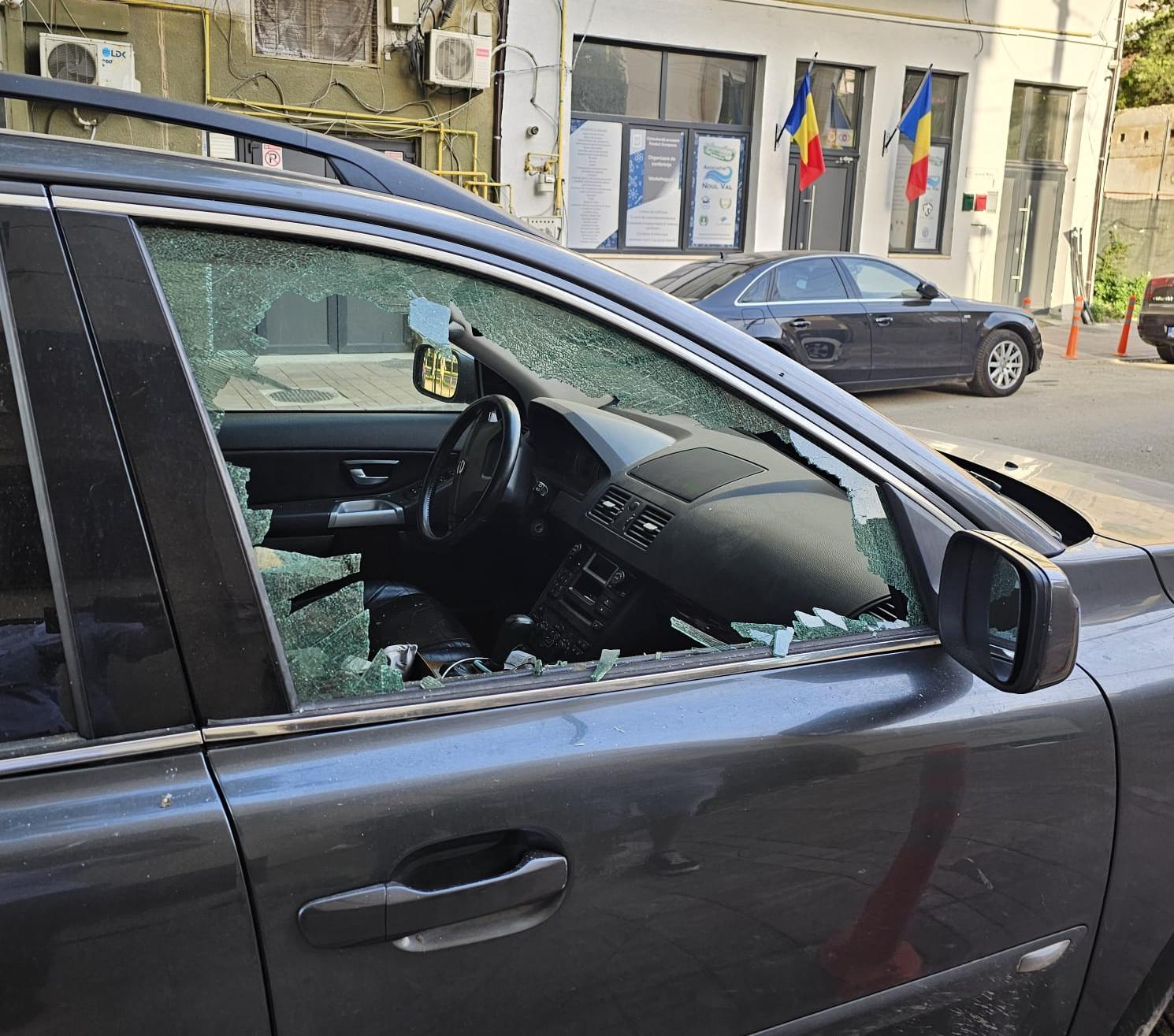 CONSTANȚA: Mașini vandalizate pe strada General Manu