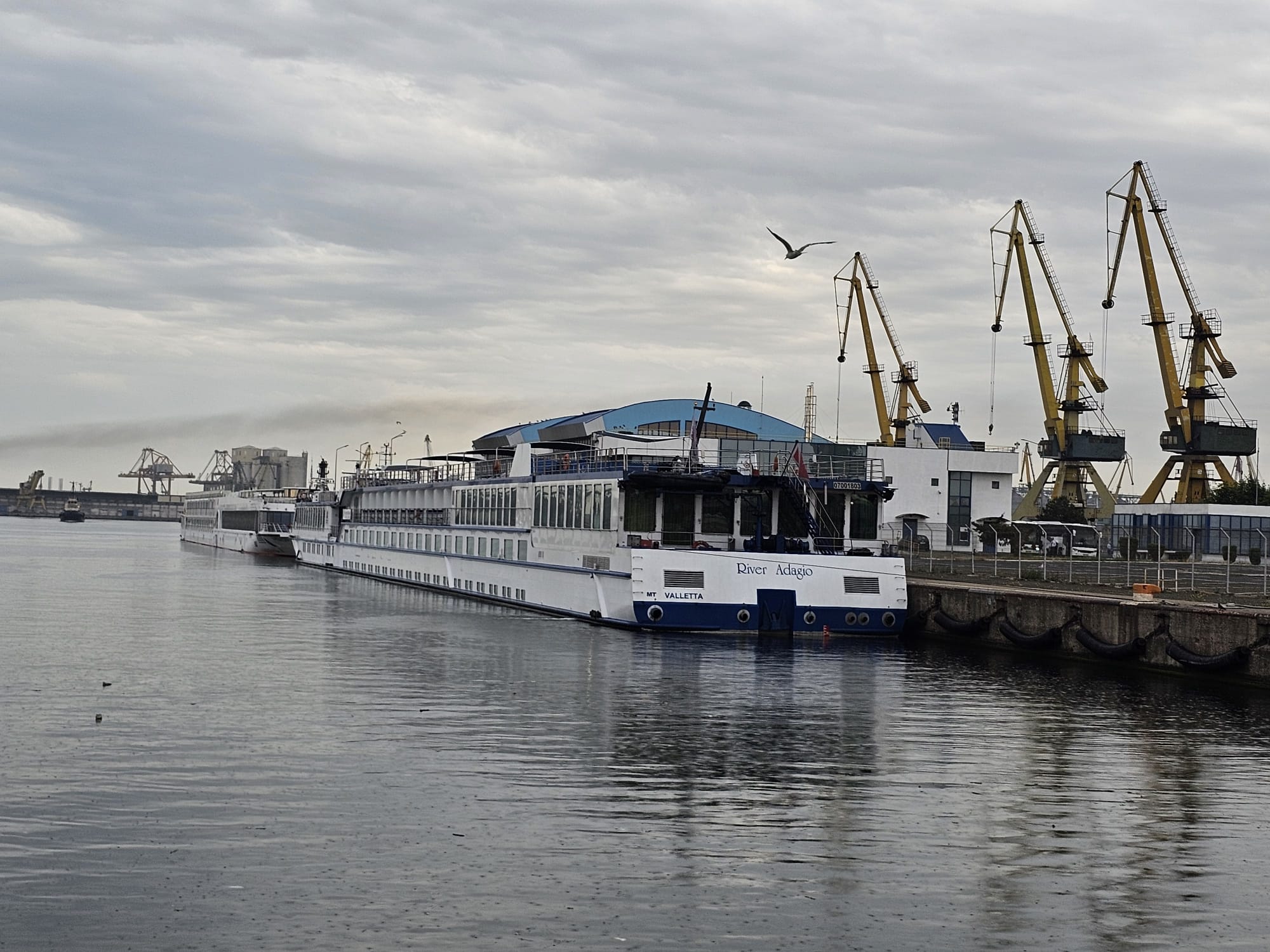 Navele fluviale de pasageri A Rosa Flora și River Adagio au ajuns ieri, în portul Constanța