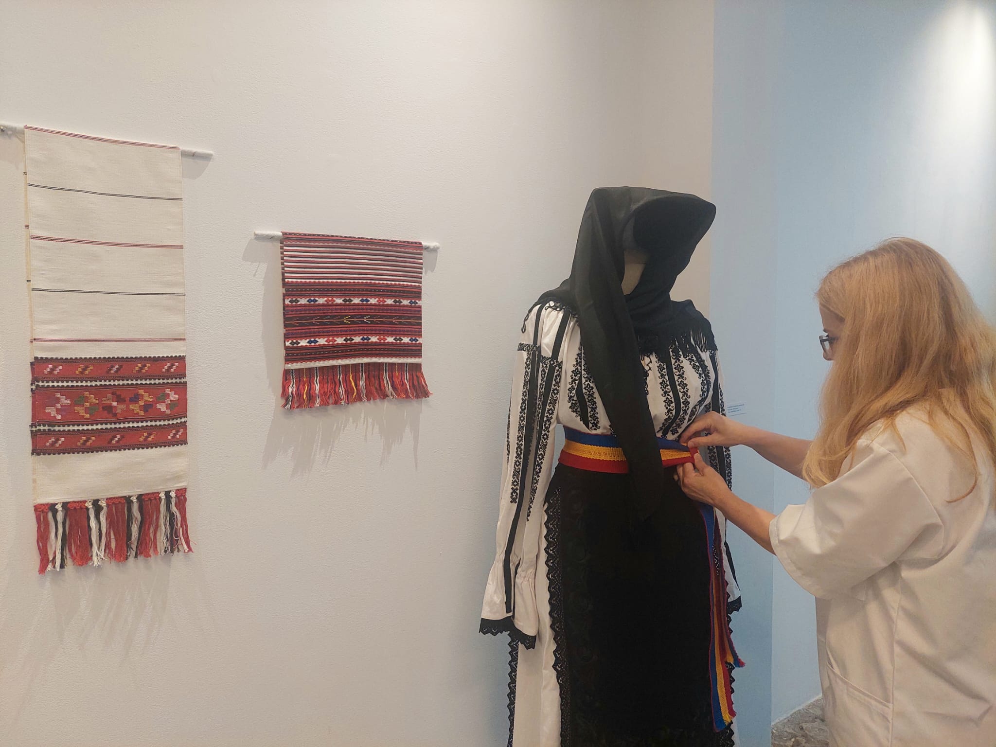Piese ale Muzeului de Artă Populară Constanța sunt expuse, din această seară, la Lisabona. Muzeograful Cerasela Dobrinescu: “Suntem mândri că putem reprezenta România la acest nivel”