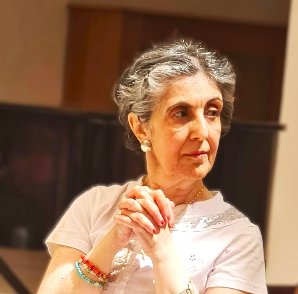 Teatrologul Anaid Tavitian își serbează astăzi ziua de naștere: „Din minutul în care m-am născut, vecini, prieteni, rude au venit și au adus flori. Deci am fost întâmpinată cu flori!”