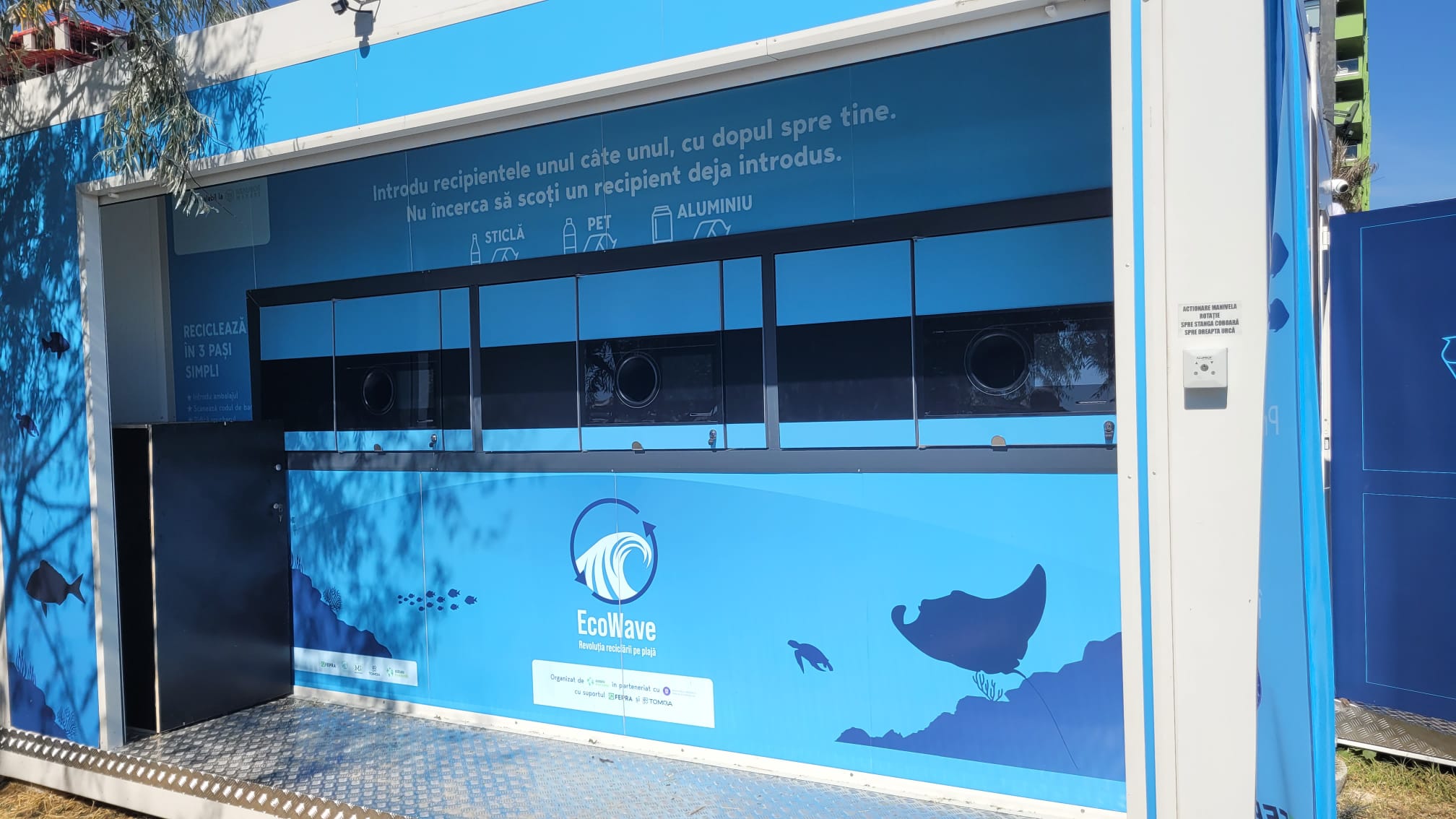 AUDIO | Primul echipament de colectare a ambalajelor SGR a fost inaugurat pe o plajă din Mamaia Nord