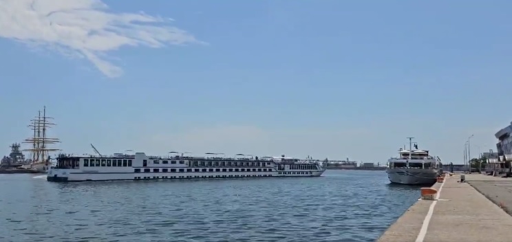 Nava fluvială de croazieră, River Aria, a sosit la terminalul de pasageri al portului Constanța