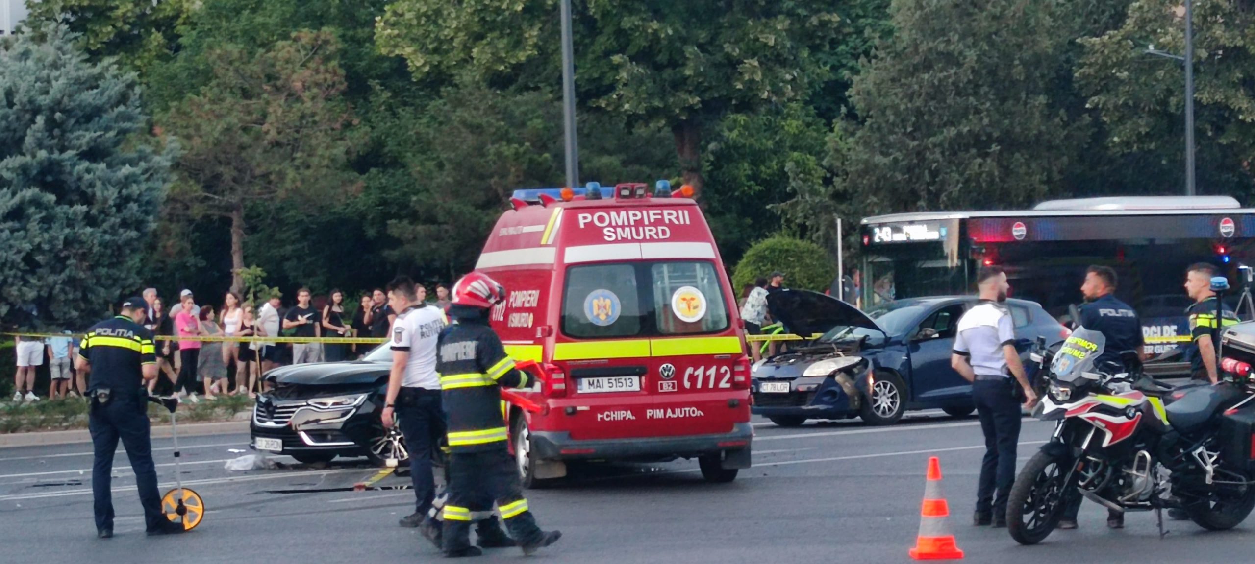 VIDEO/CONSTANȚA: Ambulanță SMURD implicată într-un accident rutier. O persoană a fost rănită grav