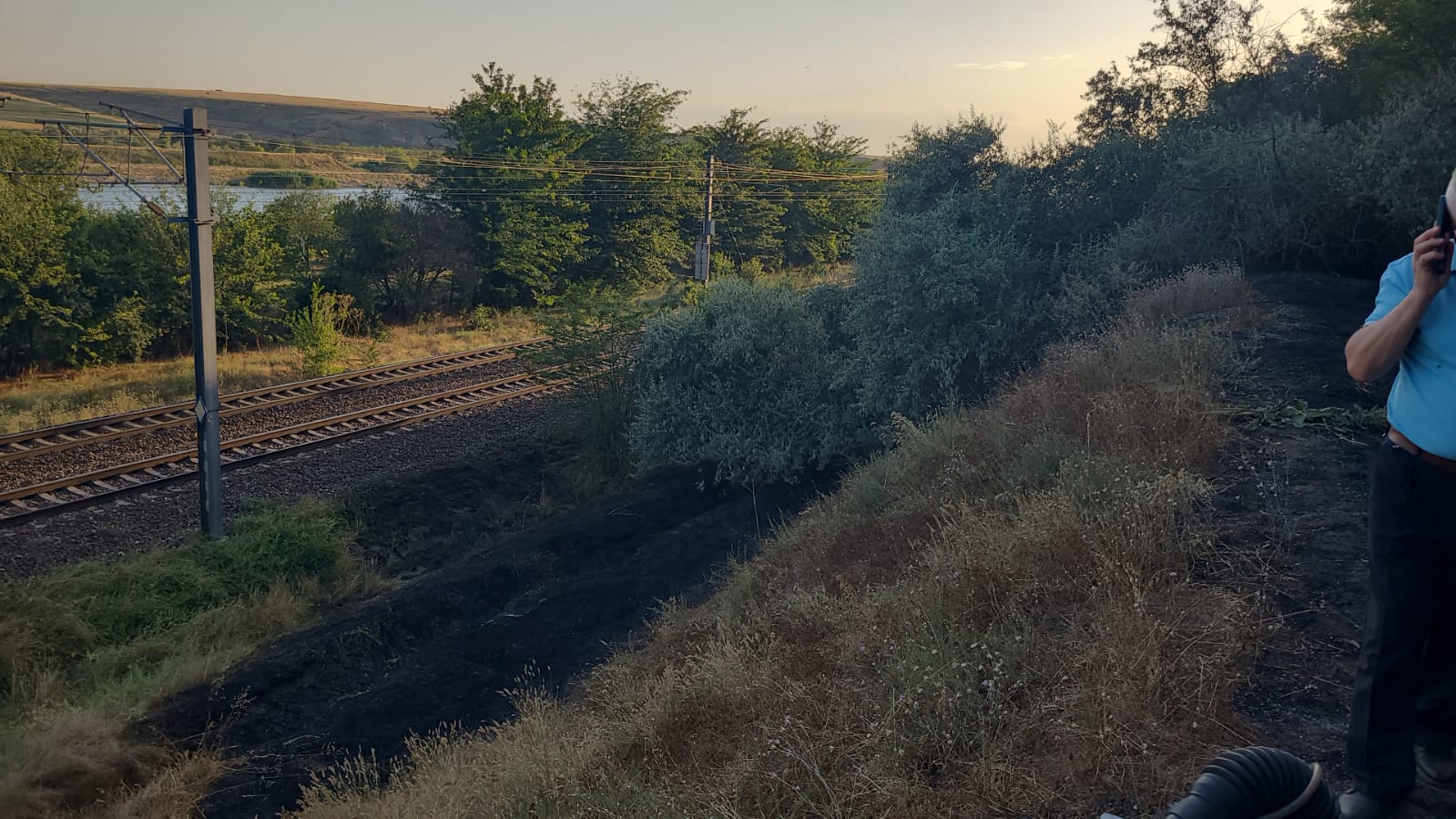 Trenuri de călători oprite din circulație din cauza unui incendiu izbucnit între Medgidia și Mircea Vodă
