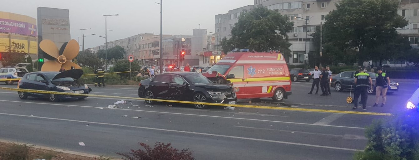 UPDATE | CONSTANȚA, accident în intersecția „Dacia”: Trei victime, una inconștientă, transportate la spital
