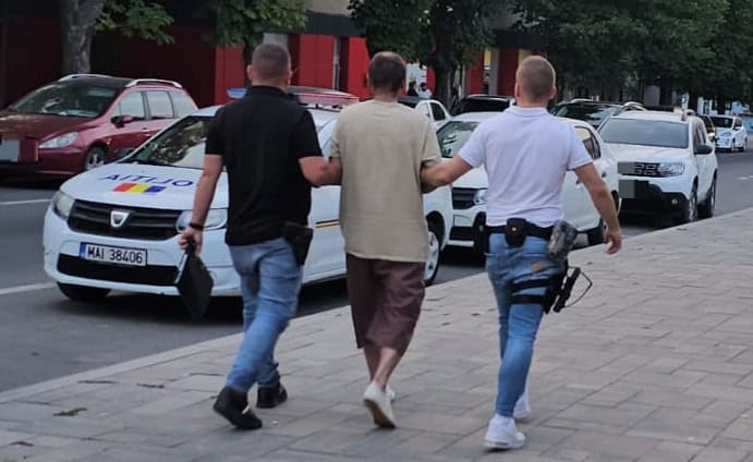 MEDGIDIA: Bărbatul care și-a incendiat casa, reținut de polițiști