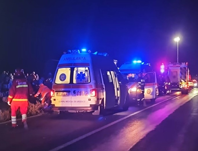 UPDATE | ISU Dobrogea și IPJ Constanța, despre accidentul dintre un TIR și un autocar, produs pe DN 22