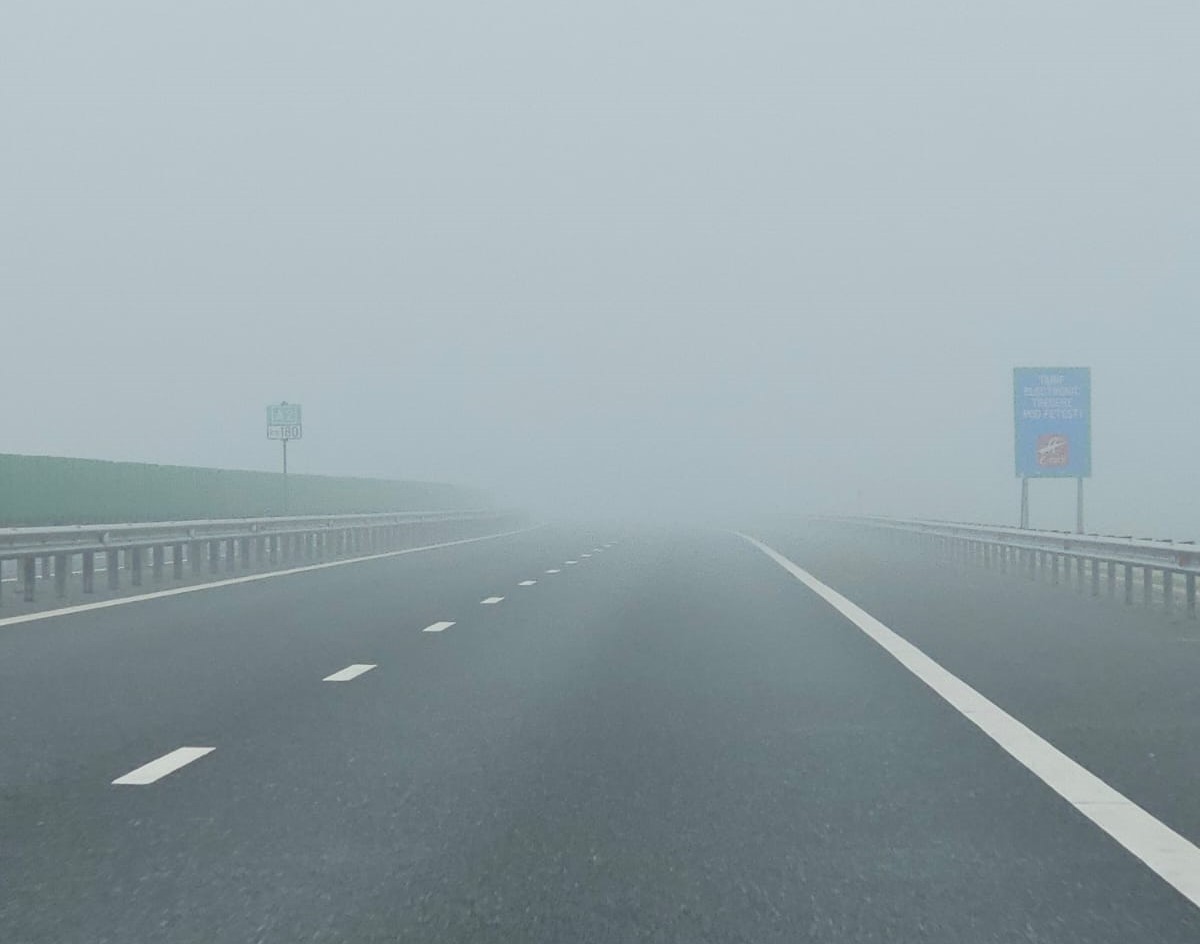 UPDATE: Circulație rutieră și feroviară în zona km 34 de pe A2 a fost reluată