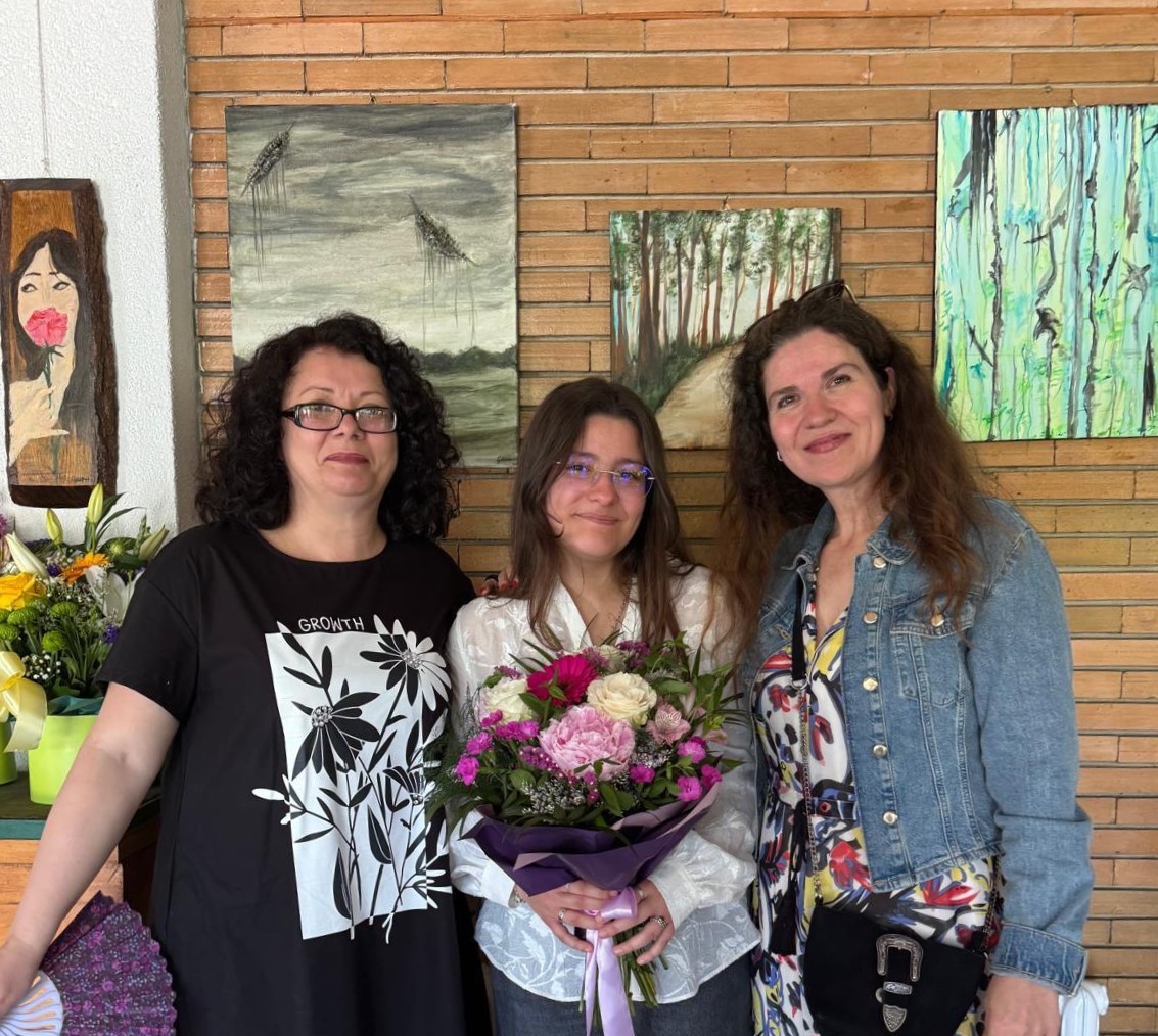 AUDIO | „Trăiesc pentru pictură!”, a mărturisit tânăra Sophia Maria Guriotis, la vernisarea primei sale expoziții