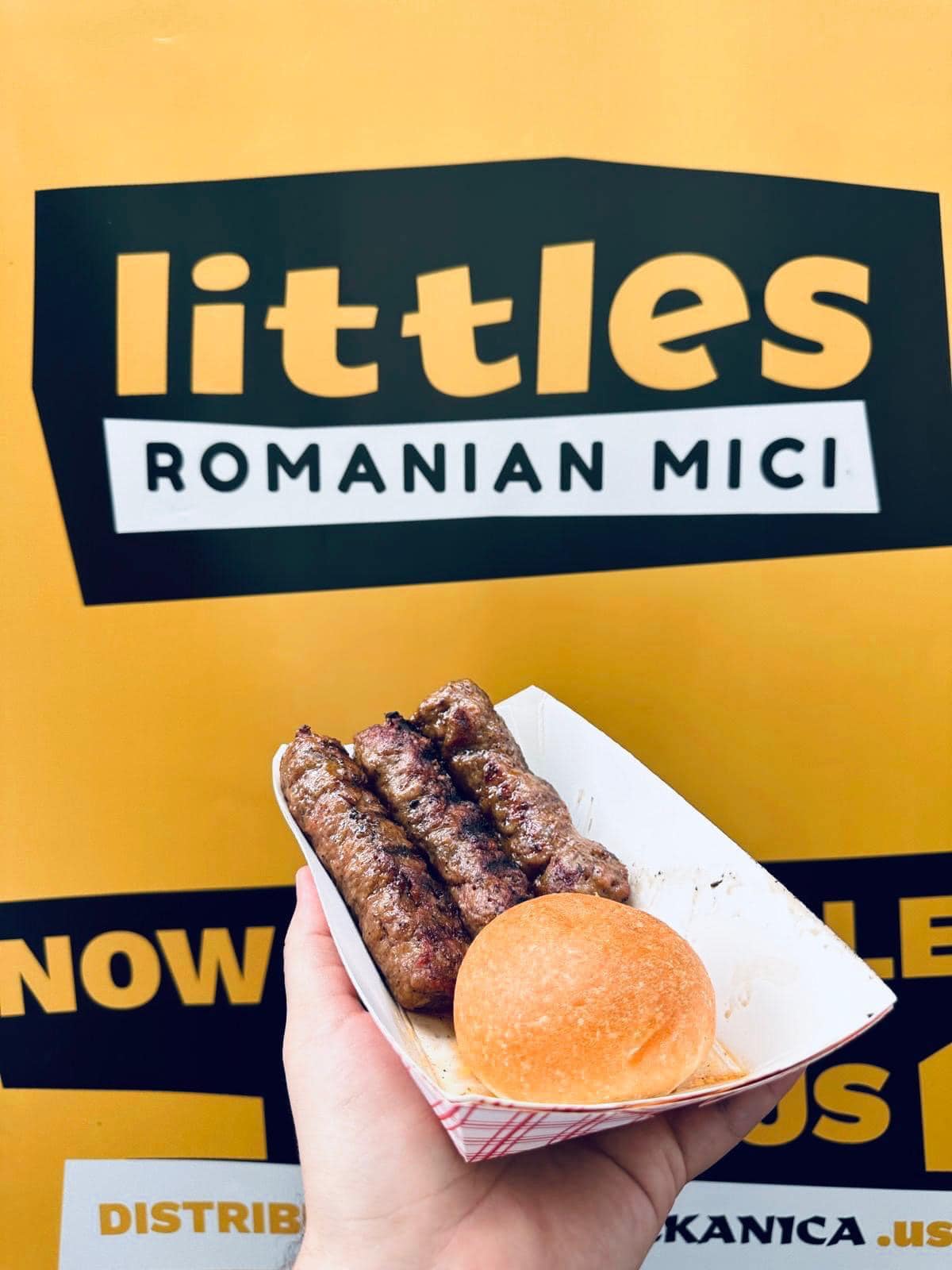 FOTO | „Romania Day on Broadway”: Peste 6.000 de mici tradiţionali au sfârâit pe grătarele din inima New York-ului