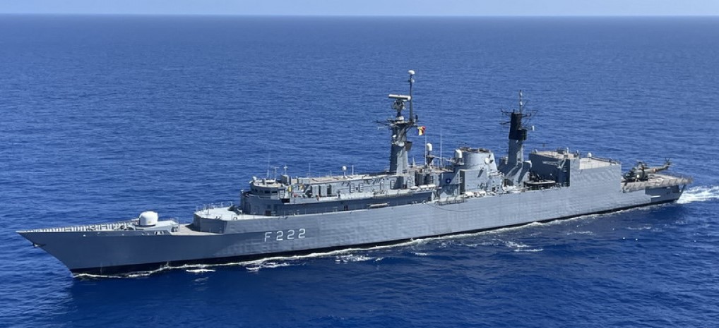 Patru nave militare din România participă la misiuni internaționale