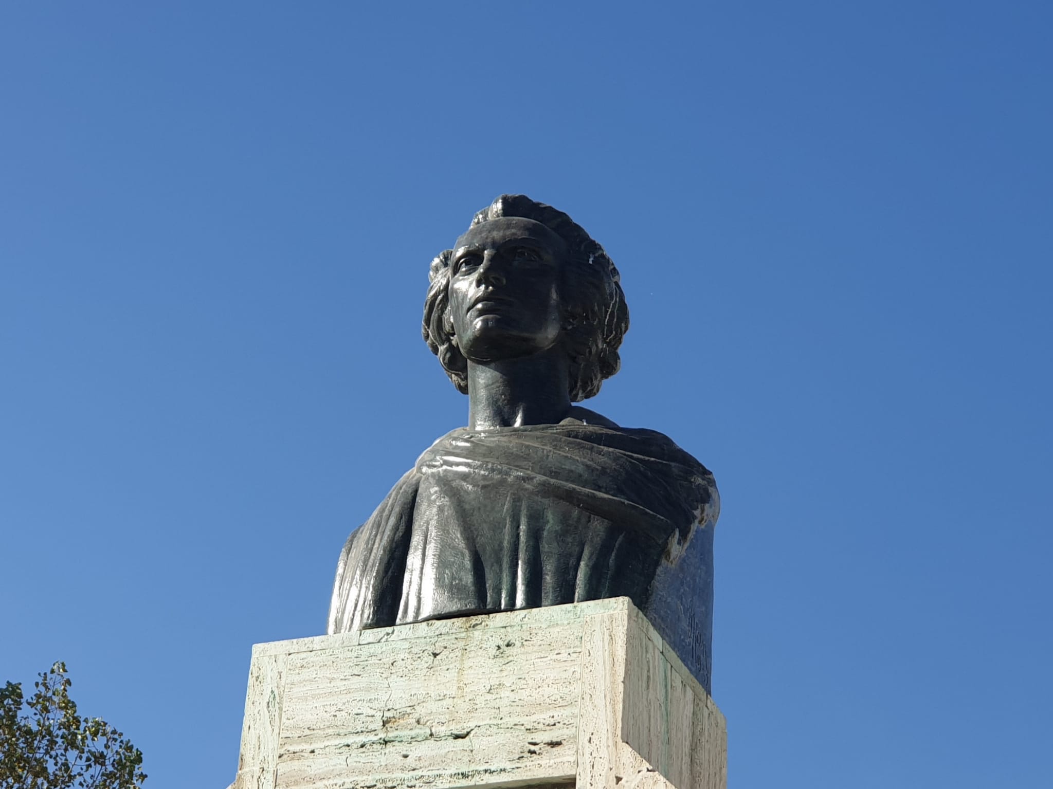 CONSTANȚA: Tur cultural dedicat poetului Mihai Eminescu, ghidat de prof. dr. Ivan Răzvan Raul