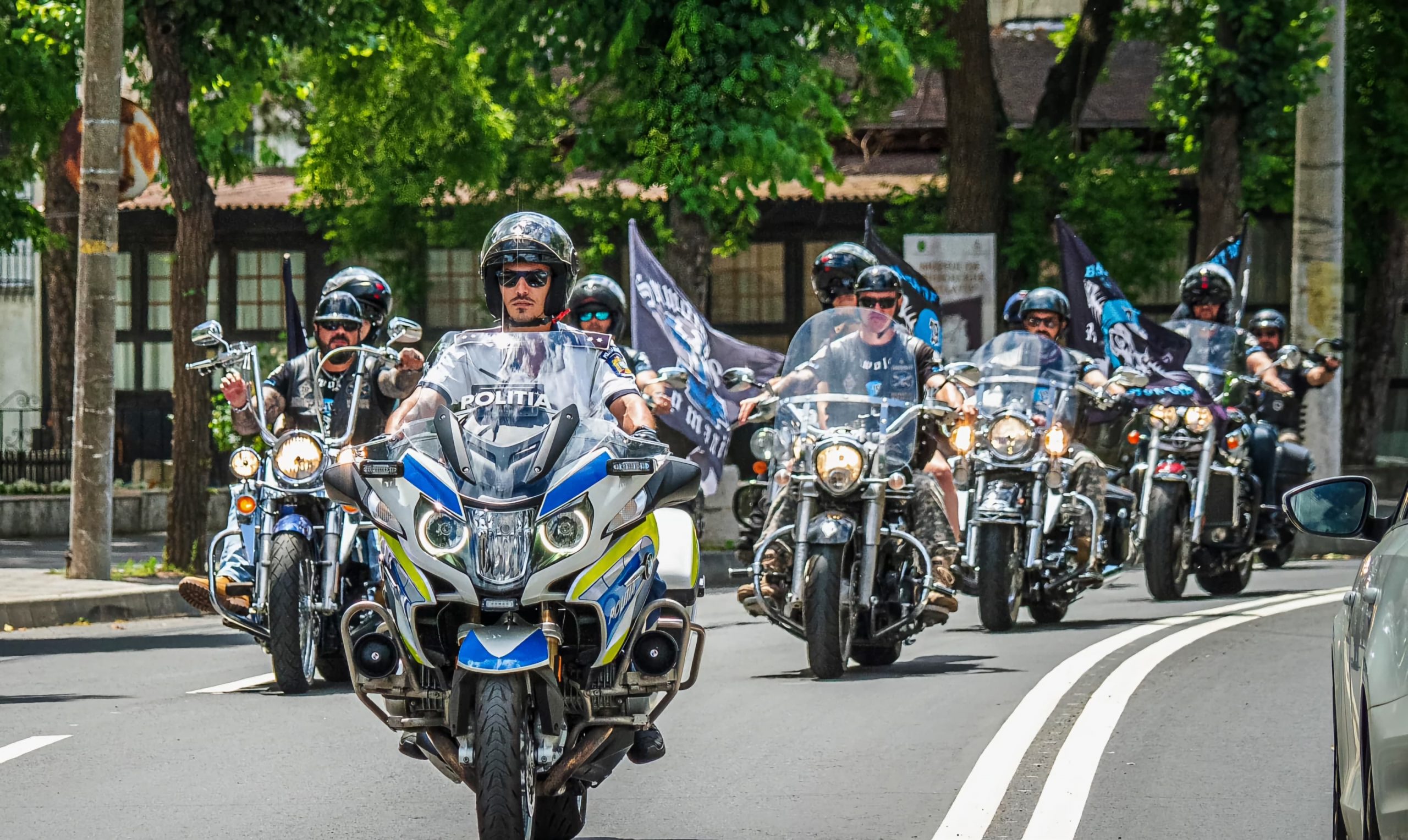 Sute de motocicliști, însoțiți de polițiști, au participat la parada organizată de Seawolves MC România