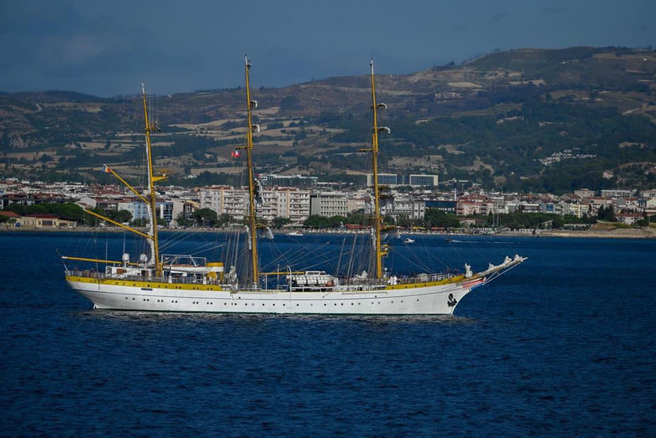 Nava-școală „Mircea” rămâne în portul Pireu până pe 4 iulie. Echipajul a transmis un mesaj de susţinere pentru Naţionala României