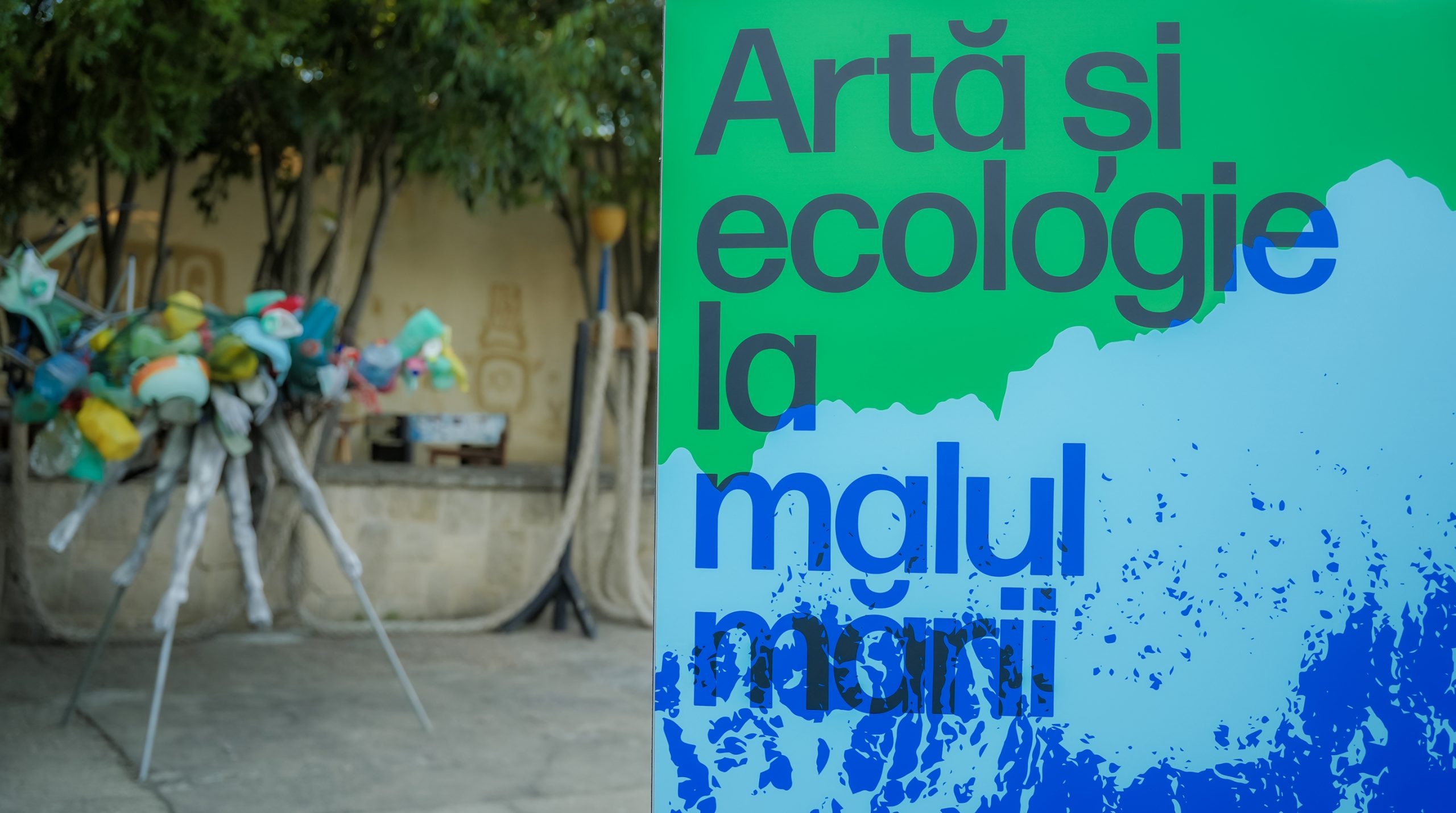 Atelier de reciclare creativă pe plaja din Eforie Sud