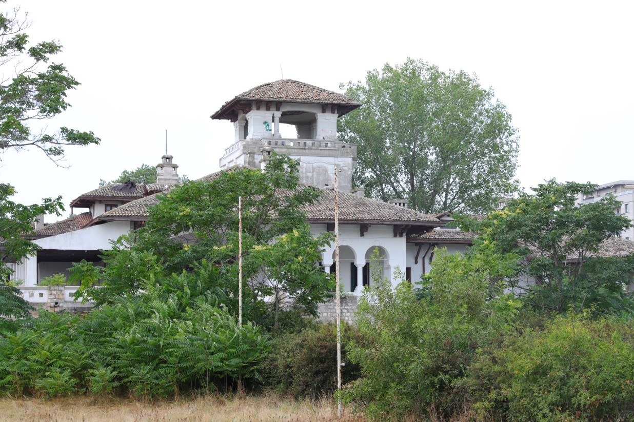 CONSTANȚA: Primăria vrea să cumpere terenul de sub Palatul Regal din Mamaia