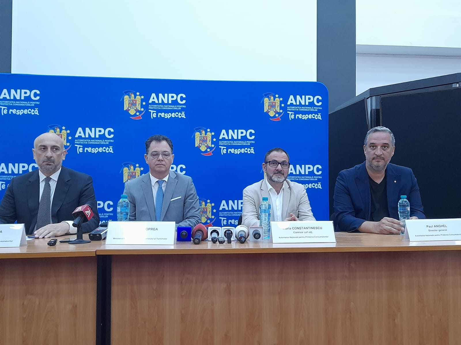 Ministrul Turismului: Sezonul estival 2024 a început bine, dar mai sunt multe lucruri de făcut pe litoral