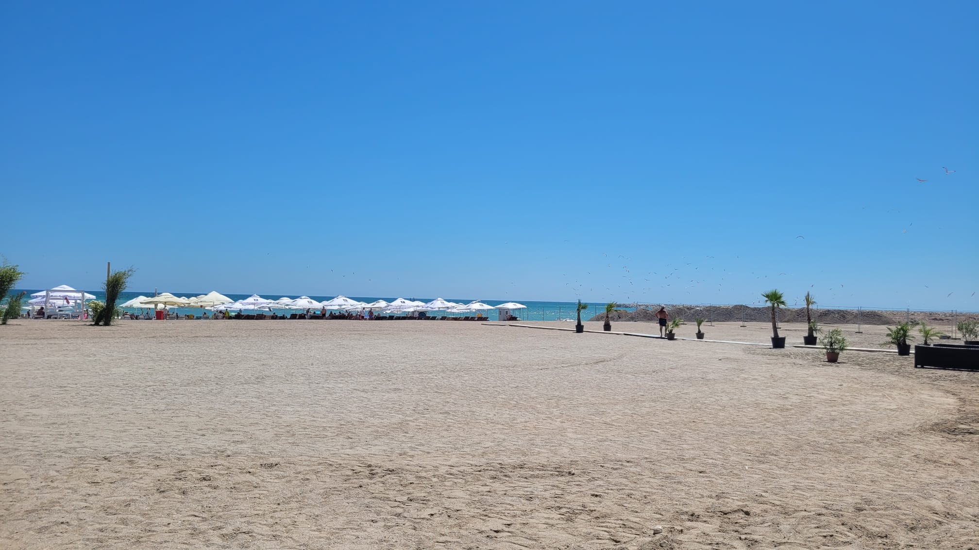 AUDIO | Plaja artificială din zona „10 Steaguri” din stațiunea Neptun a fost finalizată pe un tronson de 300 de metri