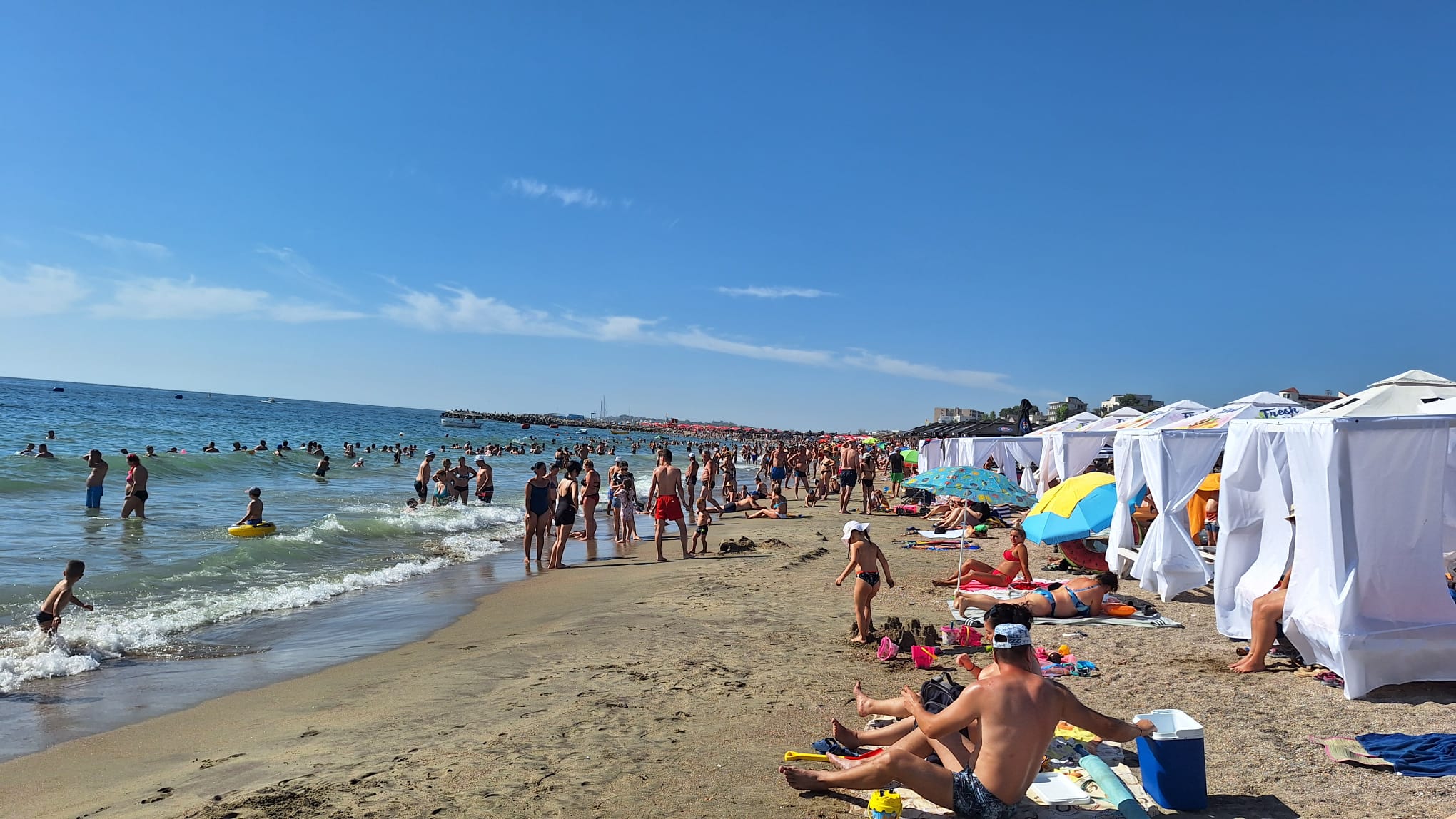 AUDIO: Litoralul Mării Negre, plin de turiștii care au fugit de caniculă