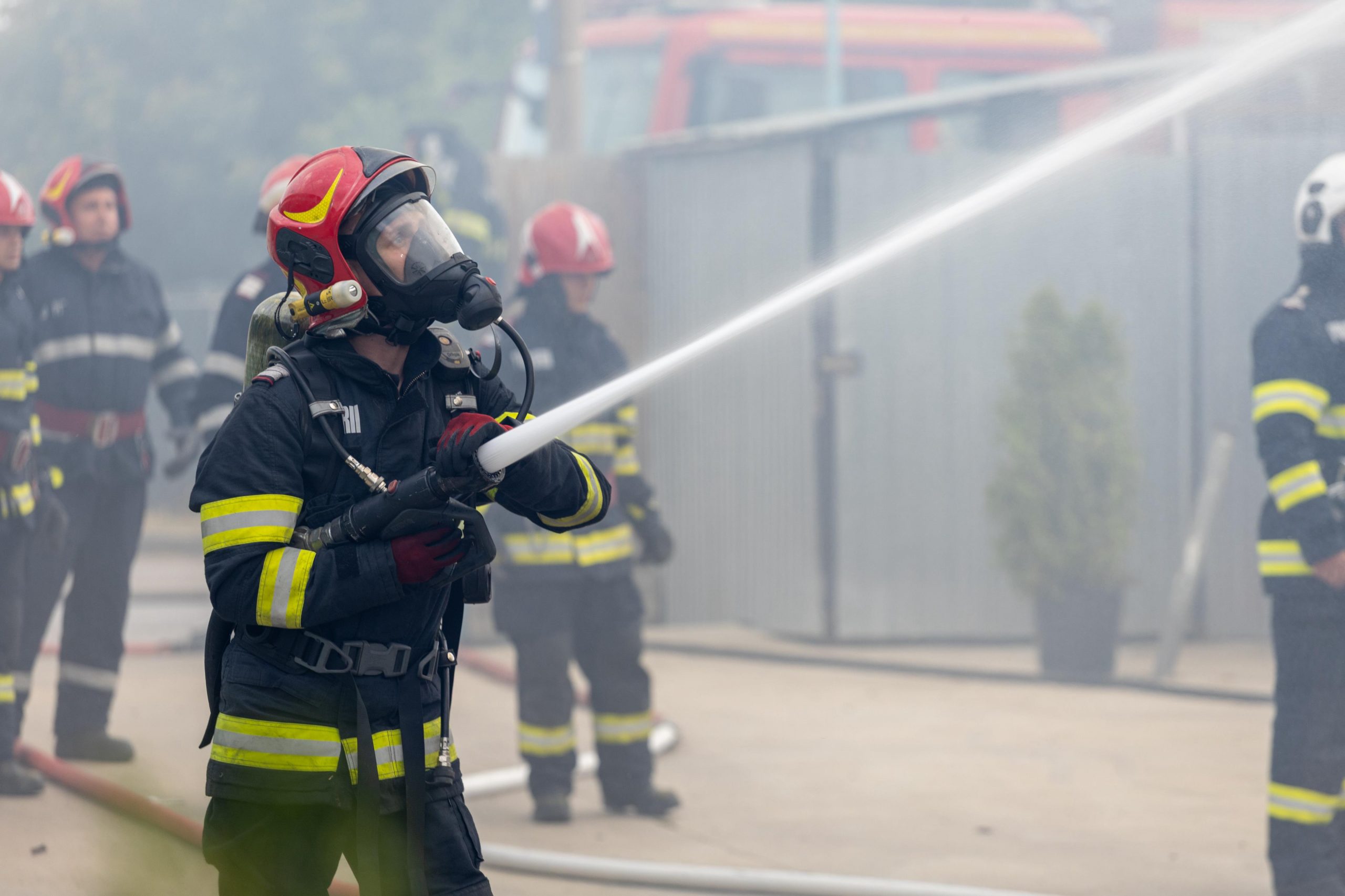 (FOTO-VIDEO) TULCEA: Filmul amplei intervenții de stingere a incendiului de la azilul pentru vârstnici