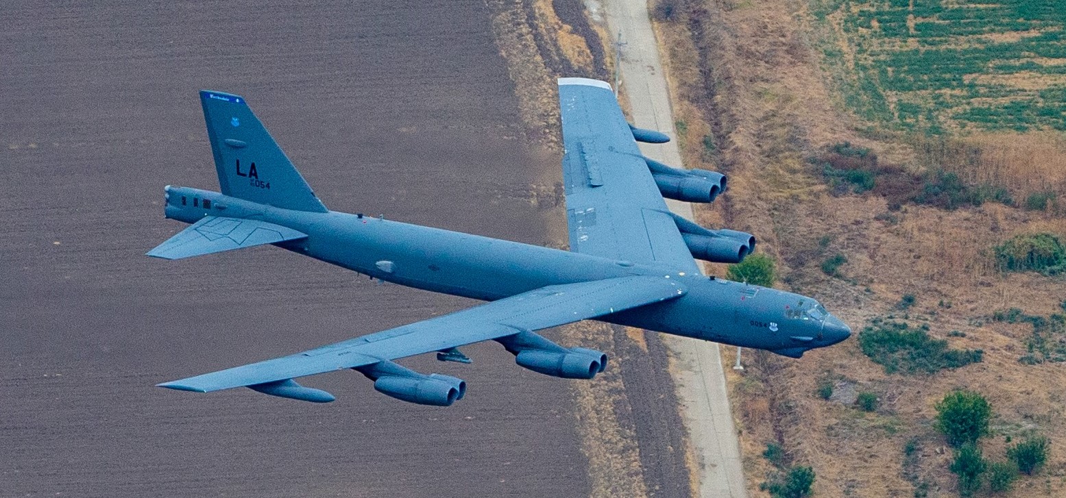Bombardierele americane B-52 Stratofortress, dislocate în premieră în România, prezentate la Baza Aeriană 57 Mihail Kogălniceanu